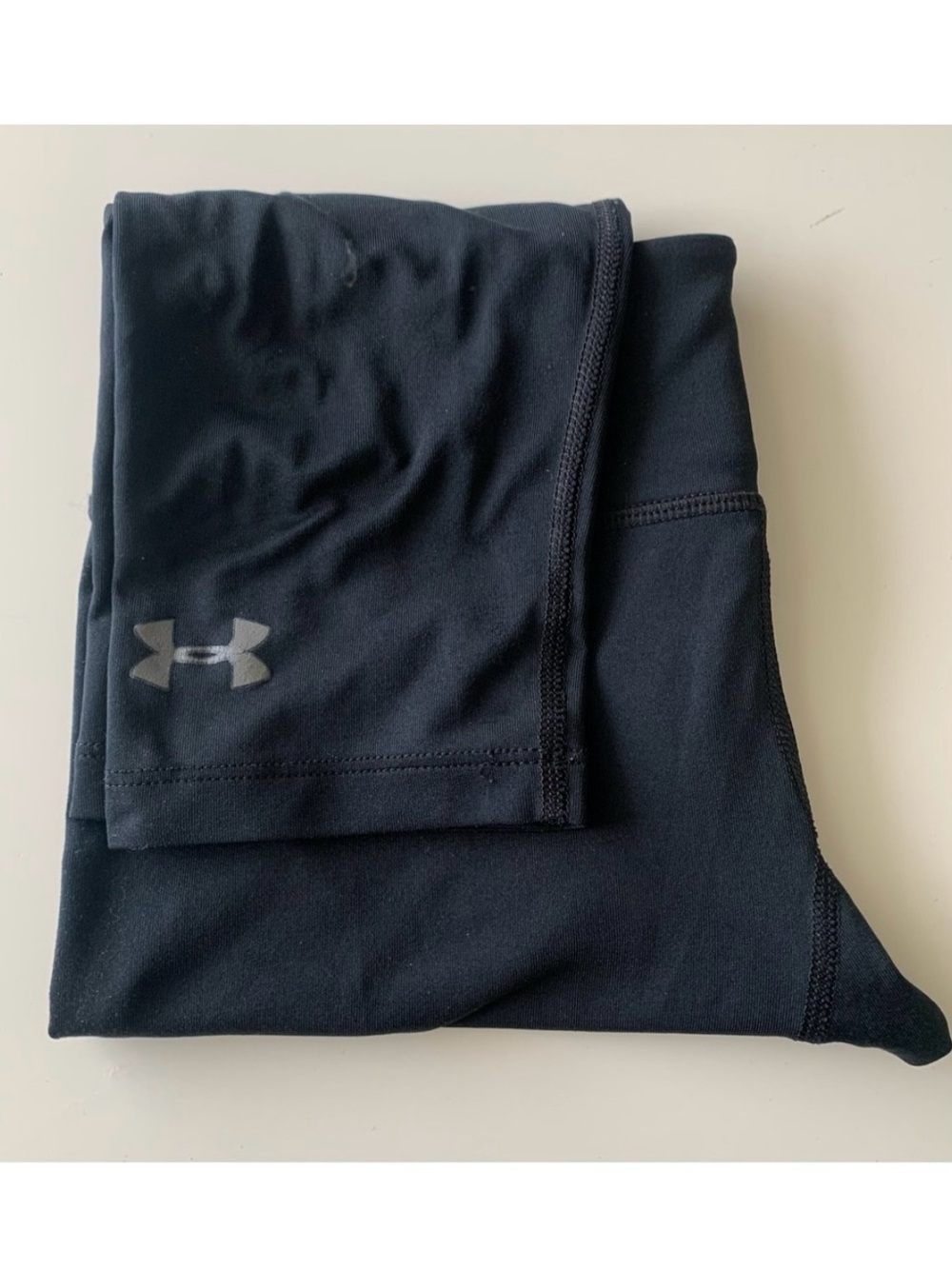 Under Armour Cropped Fitted HeatGear Leggings in Black